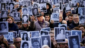 En el acto por el atentado a la AMIA, Milei pidió justicia