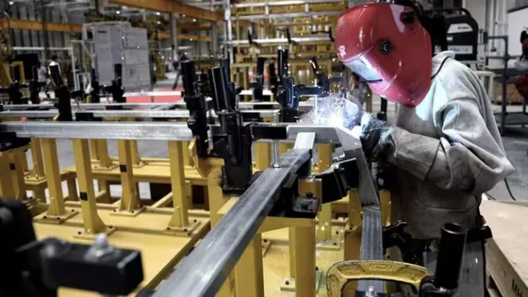 En julio cayeron la industria y la construcción