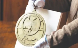 Encontraron un smartphone de más de 1000 años de antigüedad