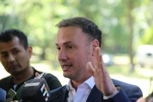 Enrico contra el gobierno de Milei