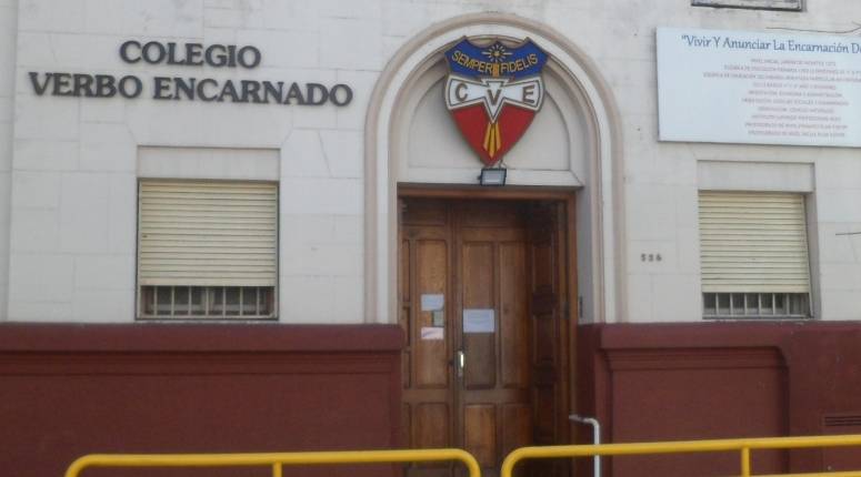 Violencia digital en Rosario: una escuela prohibió los celulares
