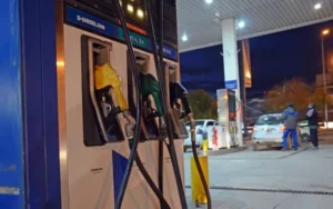 Estaciones de servicio evalúan eliminar la atención de madrugada y trabajar por turnos