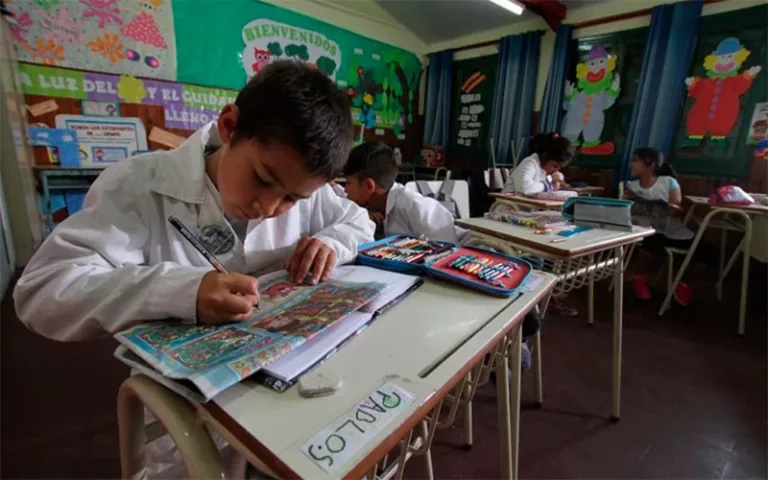 Comienzan las clases en Santa Fe tras el paro de 48 horas