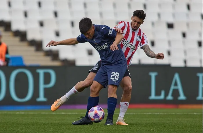 El equipo platense se impuso en la tanda de penales frente al rojo de Avellaneda por 3-1 luego de empatar 1-1 en los 90 reglamentarios. 