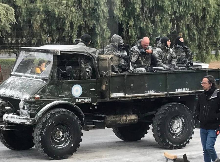 La producción de la serie de Netflix sobre la historieta de Héctor Oesterheld está en marcha y salieron a la luz fotos del rodaje en exteriores.