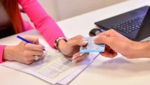 Extienden la vigencia de la licencia de conducir profesional