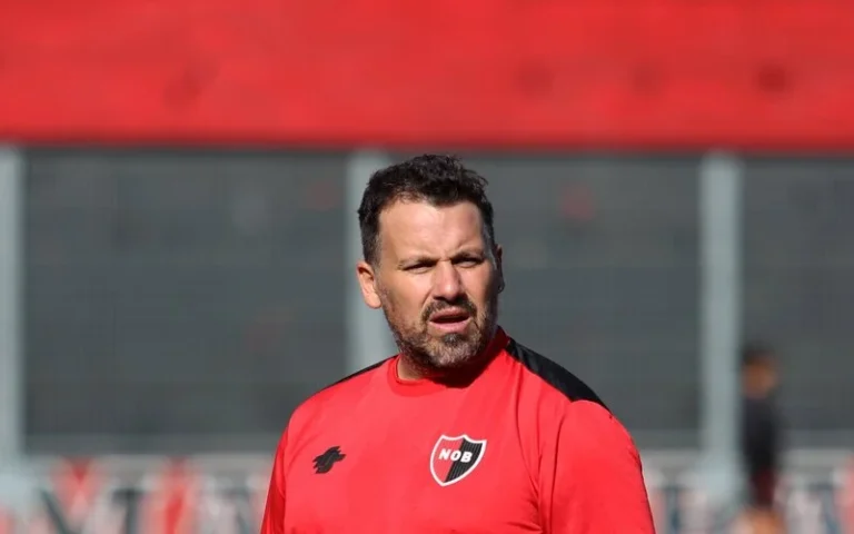 Pese a la derrota, Fabbiani sigue siendo el técnico de Newell's