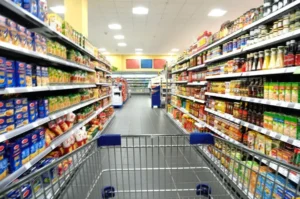 Familias argentinas usan crédito para comprar alimentos
