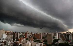 Fin de semana en Rosario con alerta por tormentas