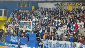batalla campal en partido de básquet
