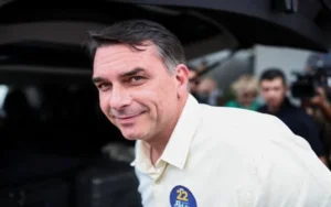 Flavio Bolsonaro y su huida a Estados Unidos sacude a Brasil