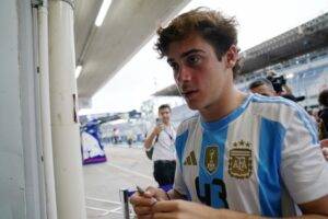 Franco Colapinto picanteó a Inglaterra antes de la semi