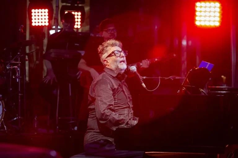 FITO PÁEZ PRESENTA CASA PAEZ