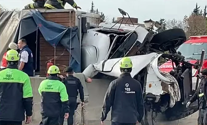 Fuerte choque de un camión en Circunvalación y 27 de febrero
