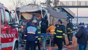 choque entre camiones deja un herido de gravedad