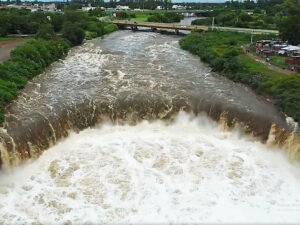 Gran caudal de agua en los arroyos de Rosario