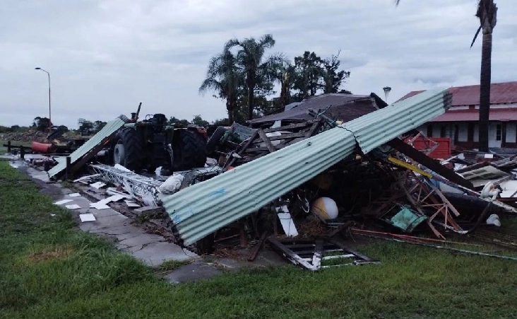 La localidad de Virginia, a 300 kms de Rosario, sufrió importantes destrozos tras el paso de un temporal en la madrugada de este lunes.