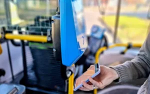Habilitan pagos con tarjetas y código QR para viajes en colectivo