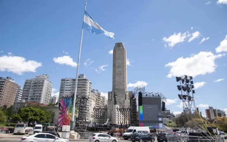 Habrá cortes y desvíos de tránsito por el show de Nicki Nicole y Baglietto en el Monumento