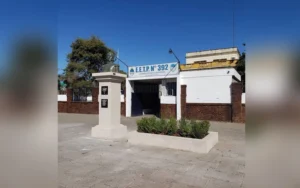 Patrullero en una escuela de la zona sur de Rosario