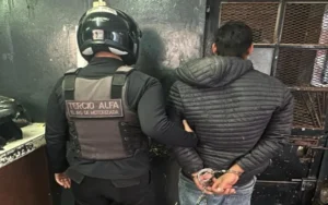 Hallan sin vida a una joven en zona sur detuvieron al novio por posible femicidio