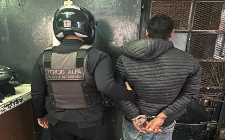 Hallan sin vida a una joven en zona sur detuvieron al novio por posible femicidio