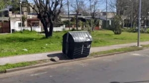 Avellaneda: hallaron seis fetos dentro de frascos de vidrio en un contenedor de basura