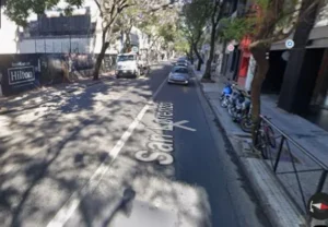 Patrullero policial en el centro de Rosario