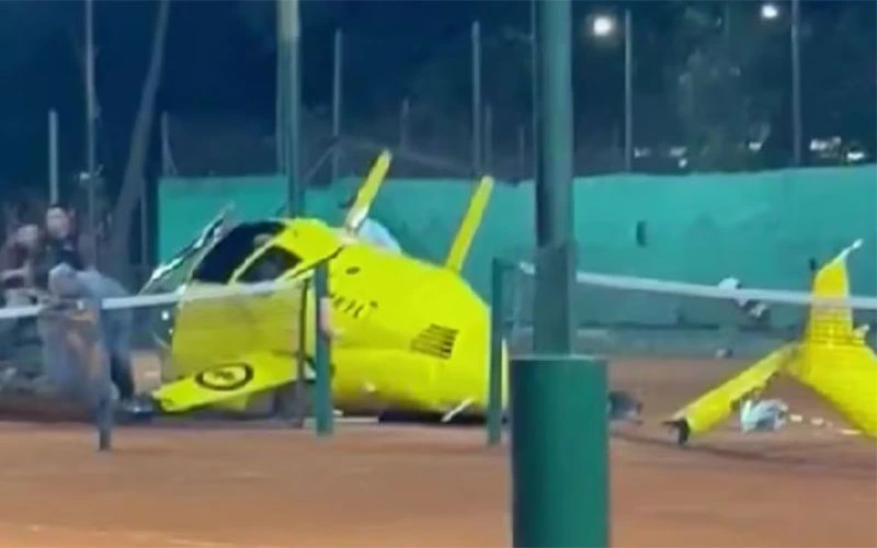 Helicóptero cayó en unas canchas de tenis y dejó tres heridos.
