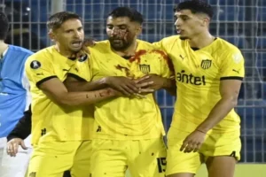Escándalo tras el partido: agredieron a un jugador de Peñarol