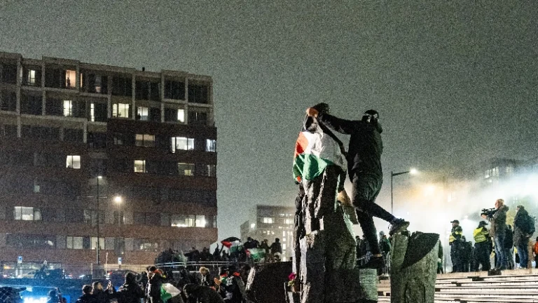 Grupos pro Palestina atacan a hinchas del Maccabi Tel Aviv.