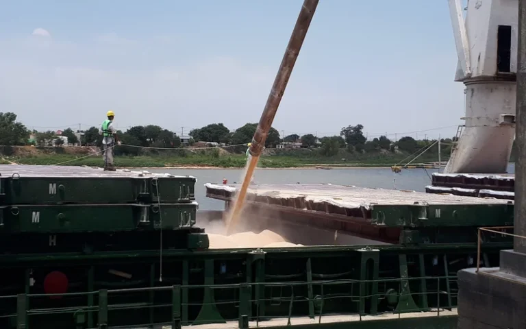 Histórico embarque de soja desde el Puerto de Santa Fe