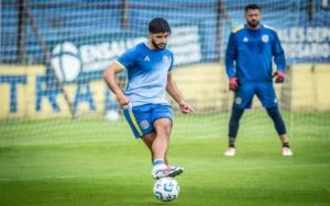 Holan probó cinco cambios de cara al partido ante San Lorenzo