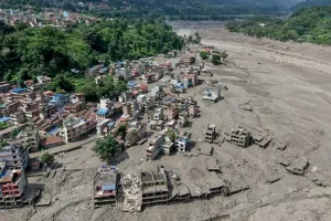 Deslizamiento de tierra en Nepal con miles de personas sepultadas