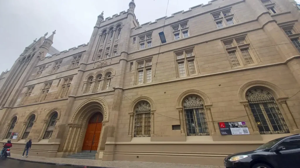 Humanidades abre cursos gratuitos de idiomas para todo público.