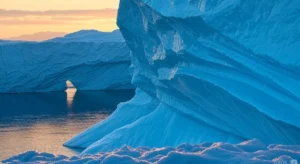 El iceberg más grande del mundo está a la deriva en el Océano Antártico.