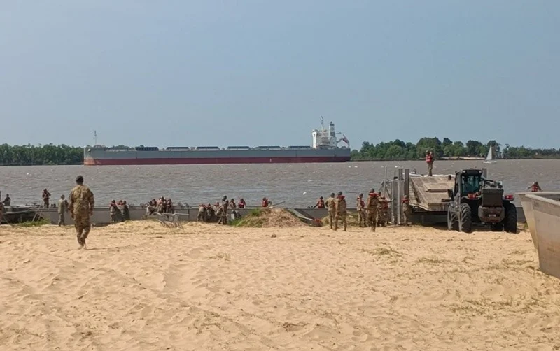 Imponente despliegue del Ejército Argentino en la costanera norte de Rosario
