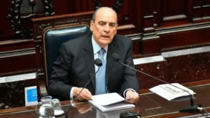 Impulsan una moción de censura contra Guillermo Francos