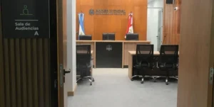 Fachada de tribunales donde imputaron a dos jóvenes por amenazas en escuelas