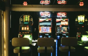 4 imputados por manejar casinos virtuales ilegales.