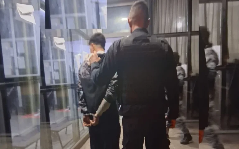 un detenido tras el incendio de un mural