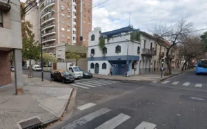 Auto incendiado en Callao y 3 de Febrero en Rosario