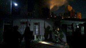 Incendio en pensión estudiantil dejó graves pérdidas y los afectados piden ayuda.