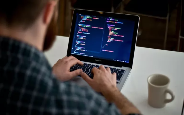 ¿Cuál es el trabajo que impulsa la inteligencia artificial?