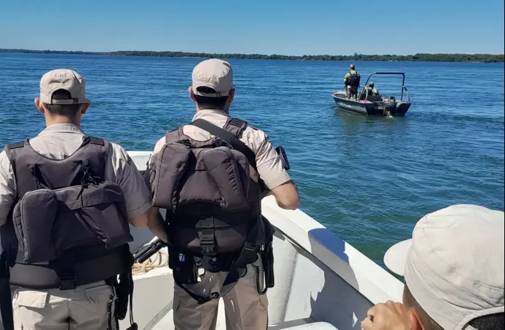 Intensa búsqueda de un comerciante que desapareció en el río.