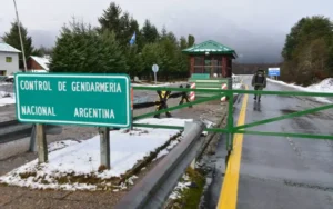 Un hombre intentó cruzar a Chile con su esposa muerta en el auto