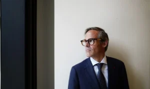 Investigarán a Foster Gillett por posible lavado de dinero