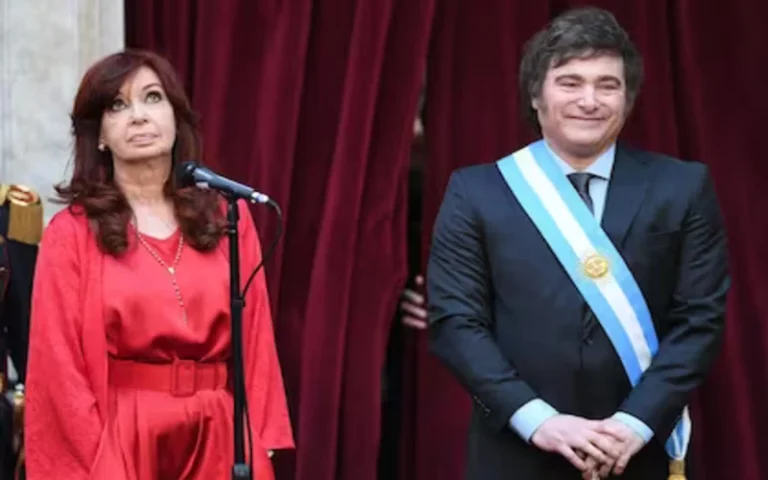 Milei anuló su aumento de sueldo y volvió a cargar contra CFK