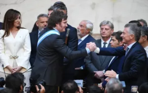 Javier Milei y Mauricio Macri, están más cerca de un encuentro