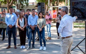 Javkin presentó el plan para remodelar 27 plazas de la ciudad